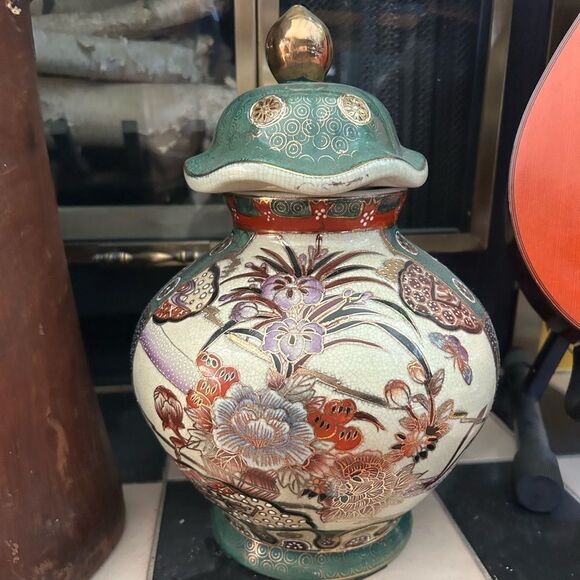 Vintage Japanese Green and white ceramic cookie jar vase with gold accents 13" - Picture 8 of 16